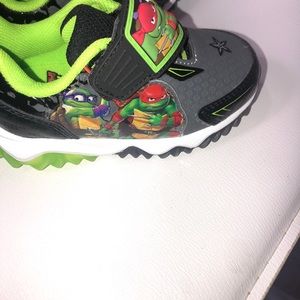 Teenage Ninja Turtles  Mutant Mayhem Toddler Boys Hook & Loop Shoes Size 7 Light
